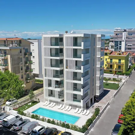 Apartment East Side