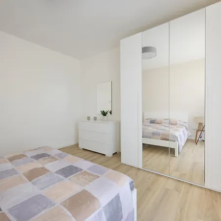 Apartment East Side
