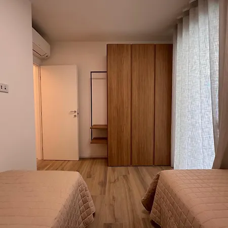 Apartment East Side