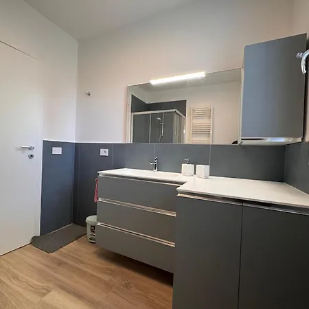 East Side Apartment *