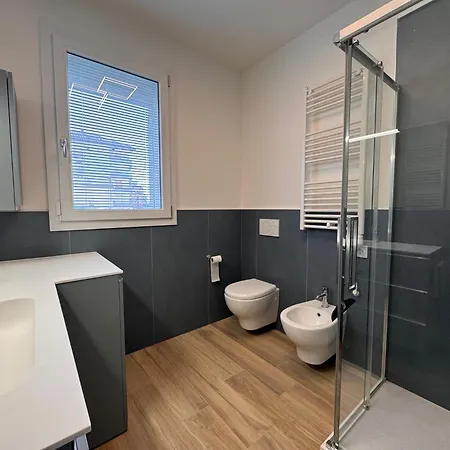 East Side Apartment *